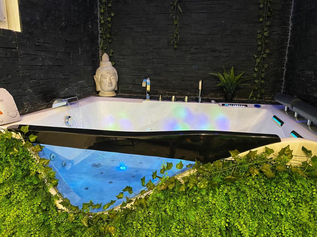 Suite Jacuzzi Privatif Plage Des Catalans มาร์กเซย ภายนอก รูปภาพ